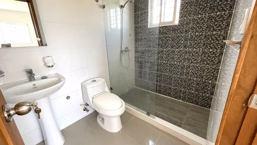 APARTAMENTO AMUEBLADO, LLANOS DE GURABO, SANTIAGO.