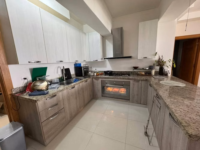 apartamento piso alto en Piantini