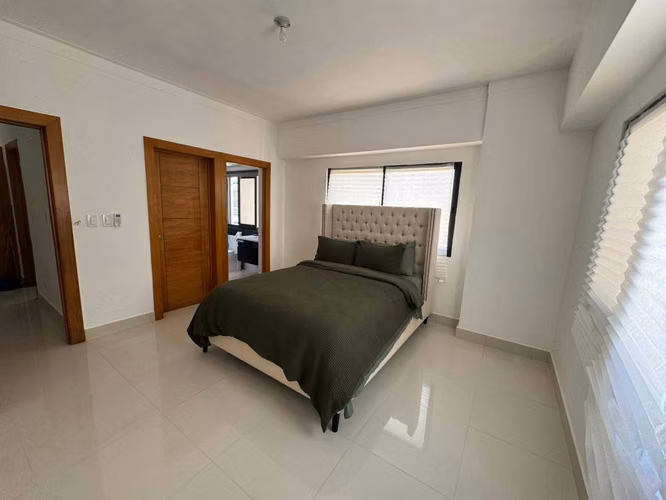 apartamento piso alto en Piantini