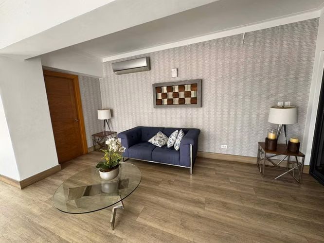 apartamento piso alto en Piantini