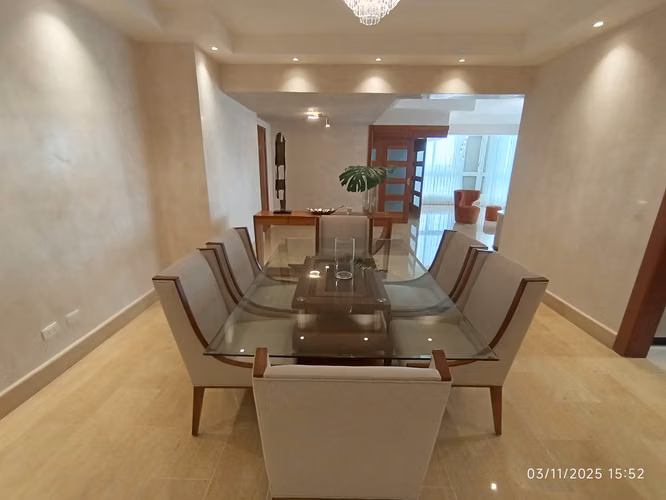 BELLA VISTA, SE ALQUILA AMPLIO APARTAMENTO AMUEBLADO, ZONA PREMIUM
