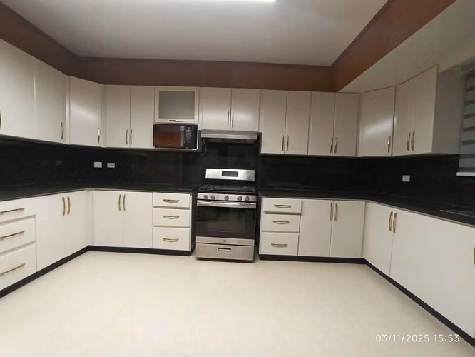 BELLA VISTA, SE ALQUILA AMPLIO APARTAMENTO AMUEBLADO, ZONA PREMIUM - Imagen 5