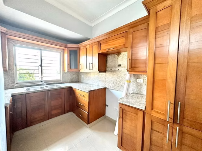 Excelente Apartamento en Alquiler, 3 Habitaciones, El Millón