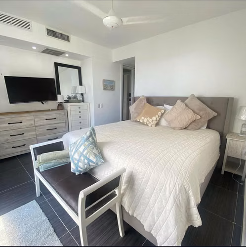 Condominio Frente al Mar con Piscina, Jacuzzi y Gimnasio en Samaná - Imagen 9