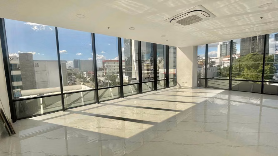 Commercial Space/Office, 4th Floor, for Rent in Bella Vista