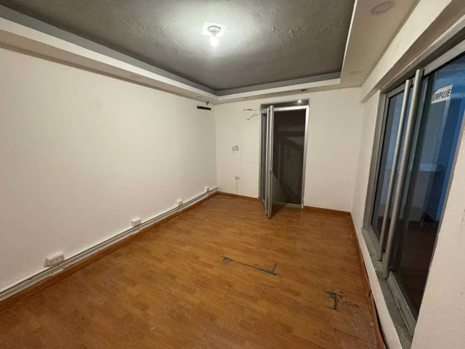 Alquilo Local de 350m2 - Imagen 7