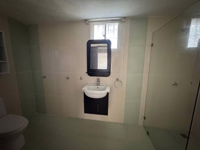 Alquilo Local de 350m2 - Imagen 6