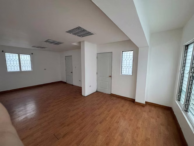 Alquilo Local de 350m2 - Imagen 4