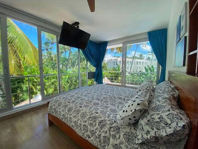 Villa en venta a Solo Pasos de la Playa en Playa nueva Romana.