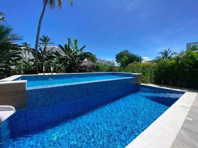 Villa en venta a Solo Pasos de la Playa en Playa nueva Romana.
