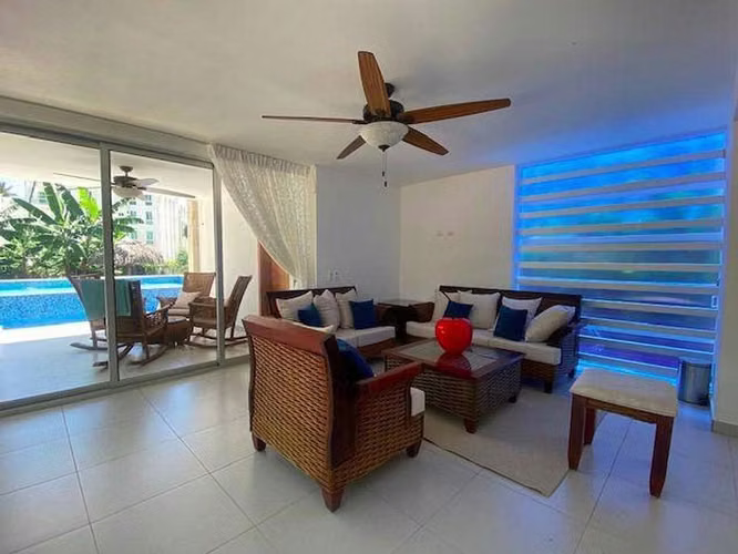 Villa en venta a Solo Pasos de la Playa en Playa nueva Romana.