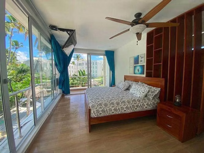 Villa en venta a Solo Pasos de la Playa en Playa nueva Romana.