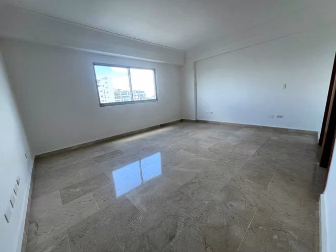Pent-House con 4 habitaciones en Urb. Real