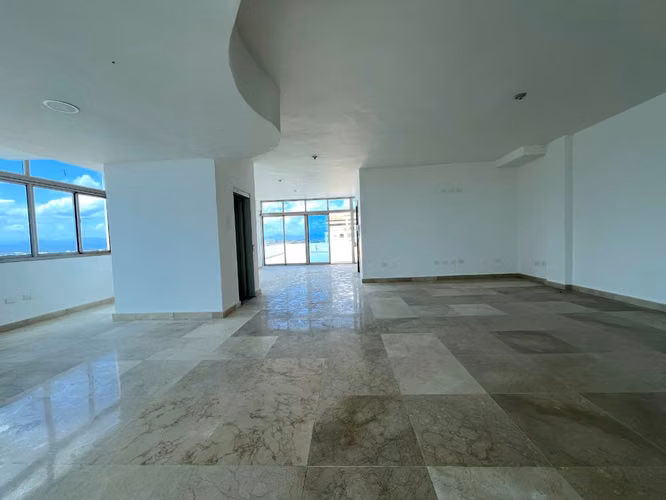 Pent-House con 4 habitaciones en Urb. Real