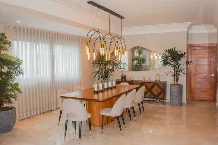 Apartamento con 3 habitaciones y estudio en Urb. Real con vista al mar