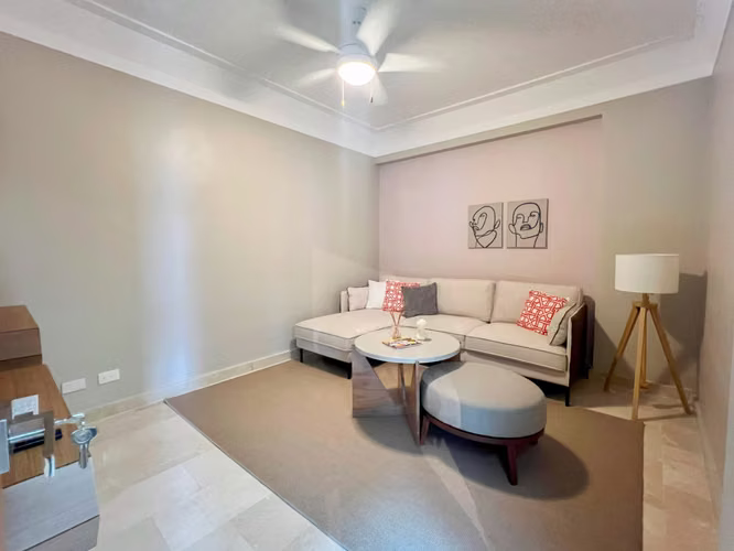 Apartamento con 3 habitaciones y estudio en Urb. Real con vista al mar