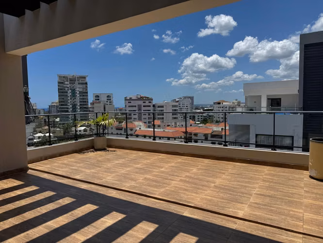 Penthouse en Venta de 2 Niveles en Urbanización Real