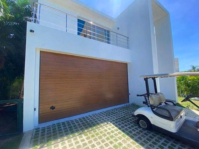 Villa en venta a Solo Pasos de la Playa en Playa nueva Romana.