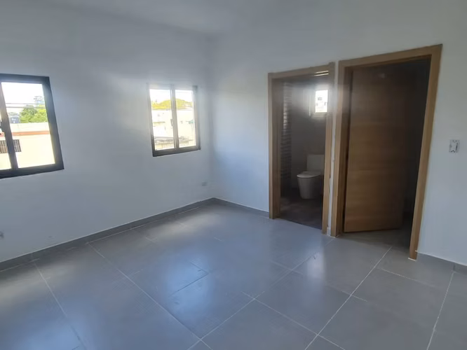 Alquiler de Apartamento de 2 Habitaciones en Zona Universitaria - Imagen 5