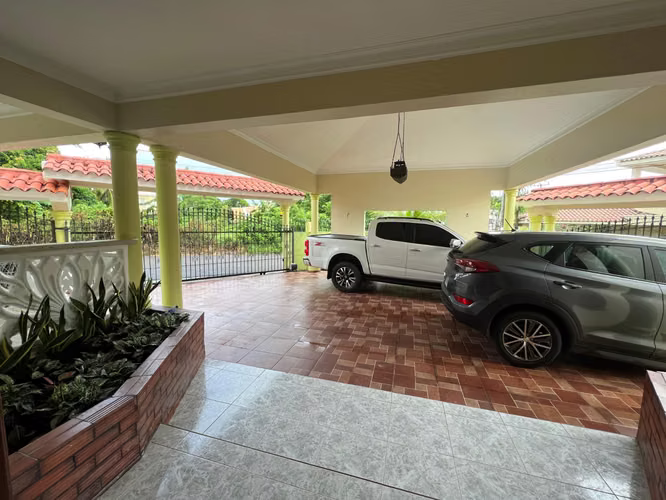 CASA DE 2 NIVELES A LA VENTA PUERTO PLATA