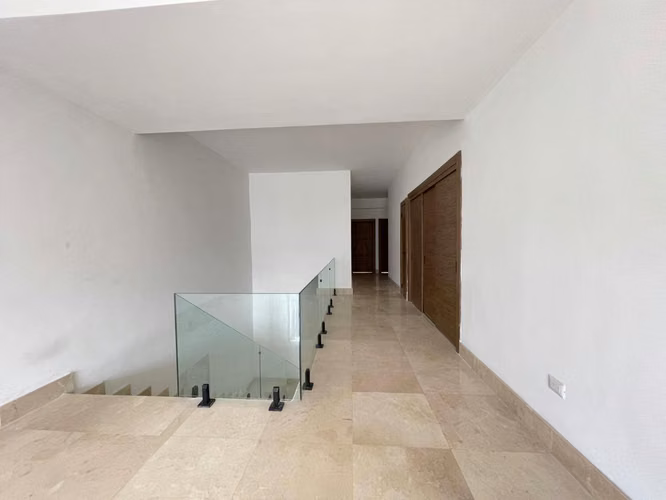 Venta de apartamento de 3 habitaciones en un 2do nivel en Piantini - Imagen 2