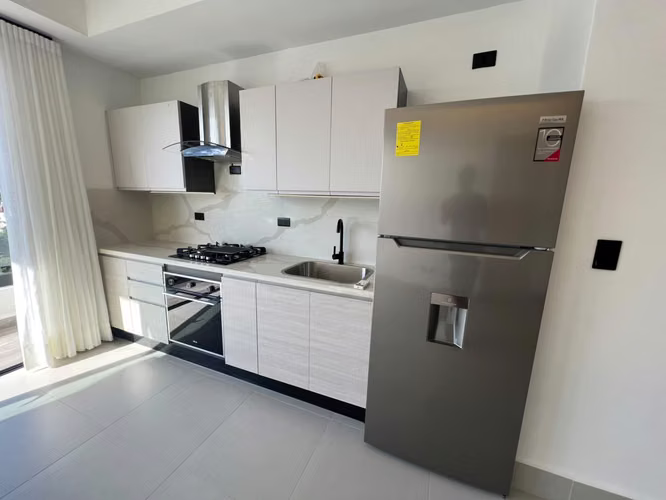 Apartamento en alquiler en Ensanche Quisqueya con linea blanca - Imagen 2