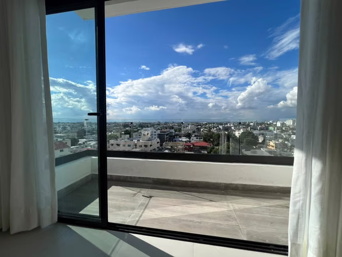 Apartamento en alquiler en Ensanche Quisqueya con linea blanca - Imagen 4