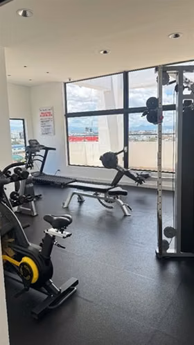 Excelente Apartamento Amueblado en Bella Vista, Piscina y Gym - Imagen 8