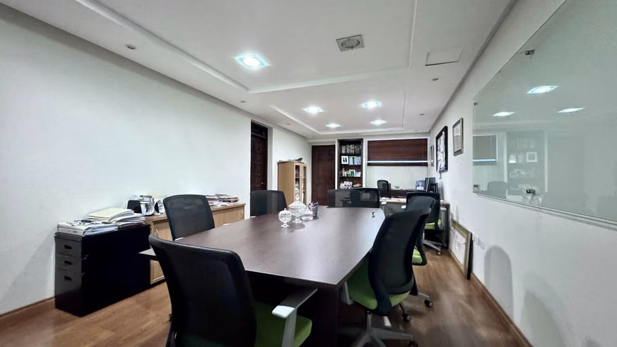 Corporate / commercial building for sale in El Vergel