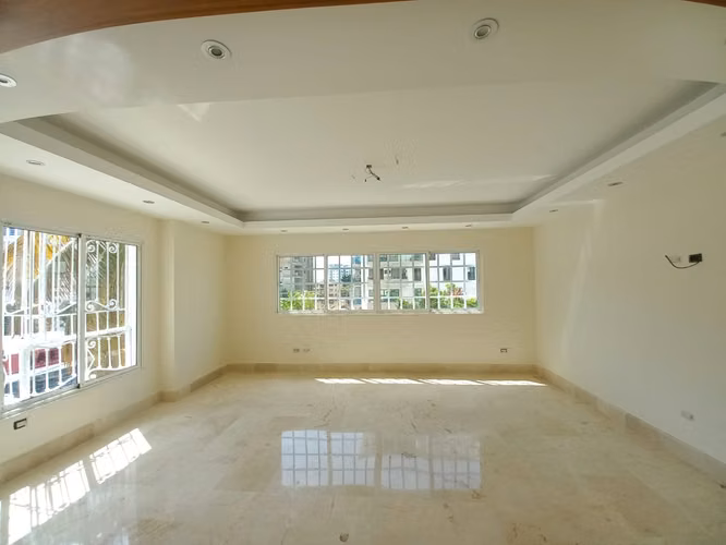 Apartamento En Alquiler  4 habitaciónes En Evaristo Morales - Imagen 2