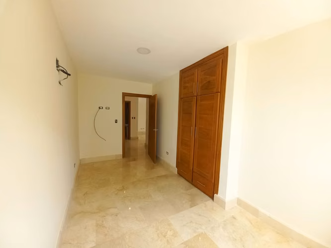 Apartamento En Alquiler  4 habitaciónes En Evaristo Morales - Imagen 7