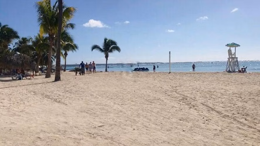 Edificio Comercial y Hospedaje en Venta en Boca Chica Santo Domingo