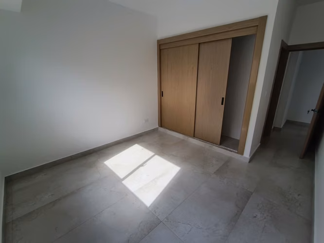 Apartamento en Evaristo Morales en venta de 3 habitaciones