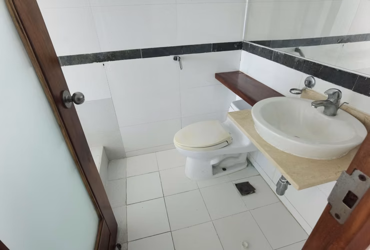 Apartamento con Vista al Mar, Semi-amueblado o con linea blanca