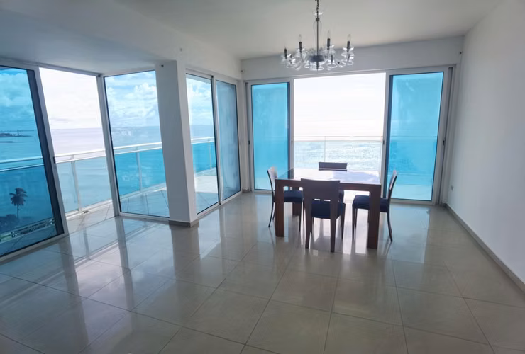 Apartamento con Vista al Mar, Semi-amueblado o con linea blanca