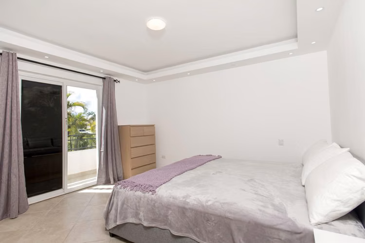 SE ALQUILA VILLA DE 4 HABITACIONES EN COCOTAL PUNTA CANA - Imagen 3