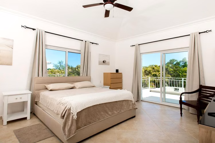 EN VENTA VILLA DE OPORTUNIDAD EN COCOTAL GOLF PUNTA CANA - Imagen 2