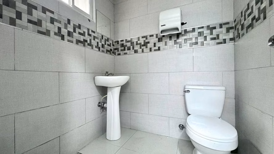 Local PRIMER NIVEL en alquiler en Bella Vista - Imagen 2