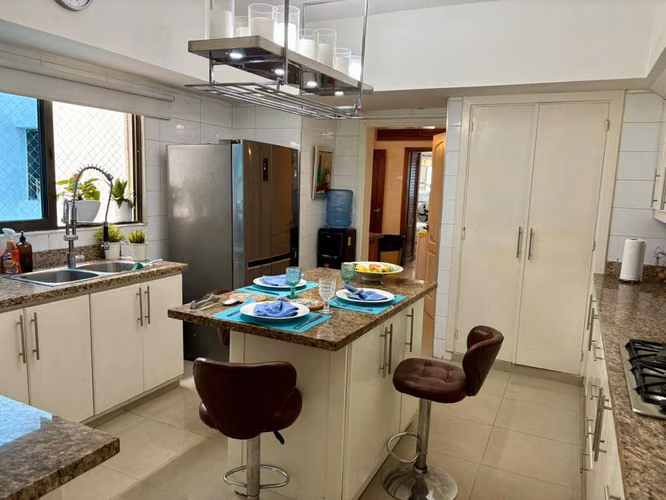 Descubre este espectacular apartamento ubicado en el exclusivo sector de Naco. - Imagen 6