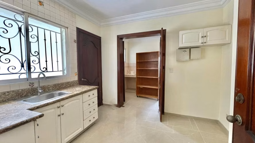 Casa 1er Nivel En Alquiler Comercial En Los Cacicazgos