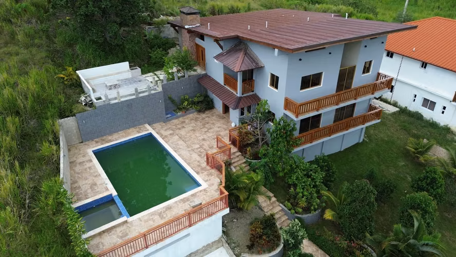 HERMOSA  VILLA   DE  VENTA  POR DEBAJO DEL  VALOR  DE TASACION -JARABACOA