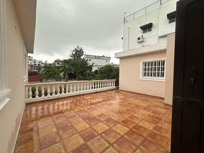  Hermosa casa de 2 niveles en venta en Don Honorio 