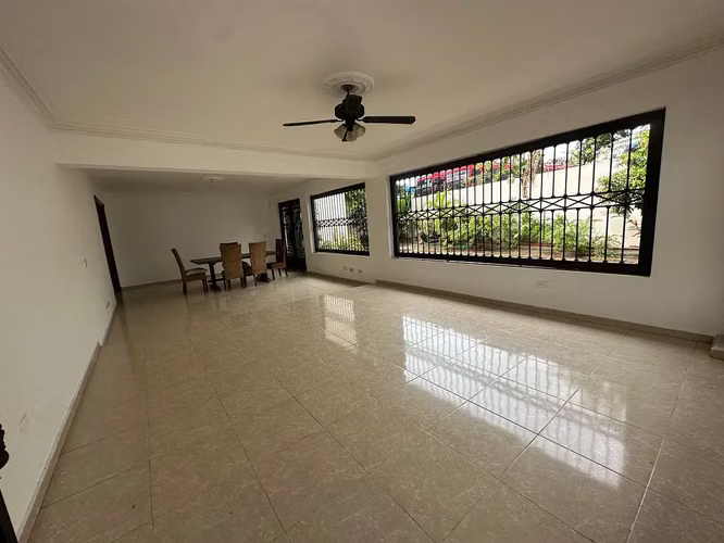  Hermosa casa de 2 niveles en venta en Don Honorio 
