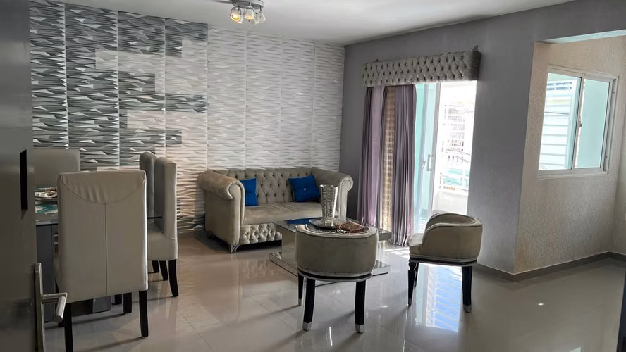 Casa de 4 niveles en venta en Santo Domingo Este