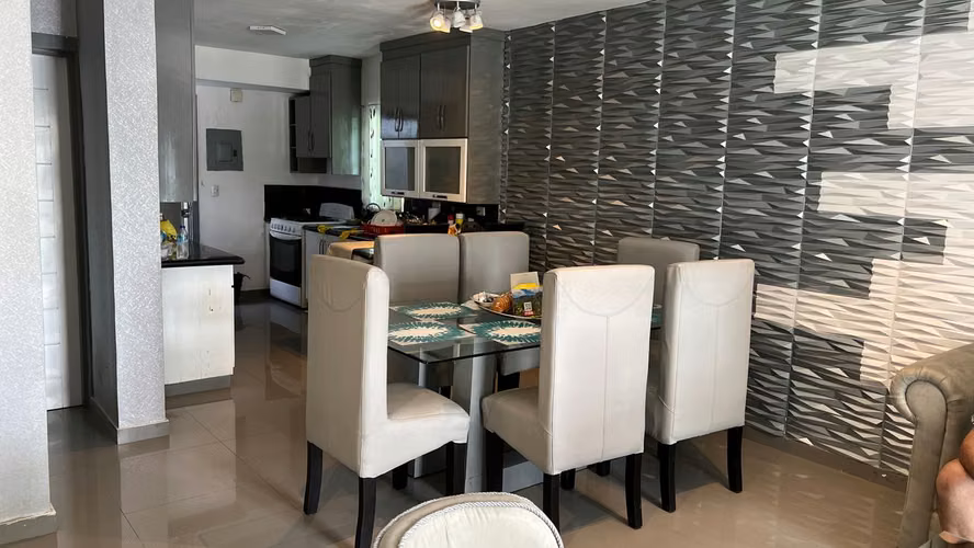 Casa de 4 niveles en venta en Santo Domingo Este