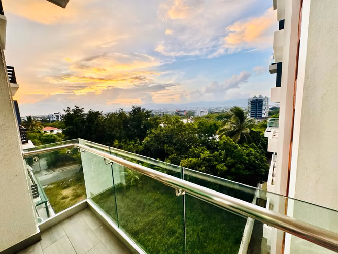 Apartamento en Torre con Vista a la Ciudad Corazón, Living, Santiago. - Imagen 2