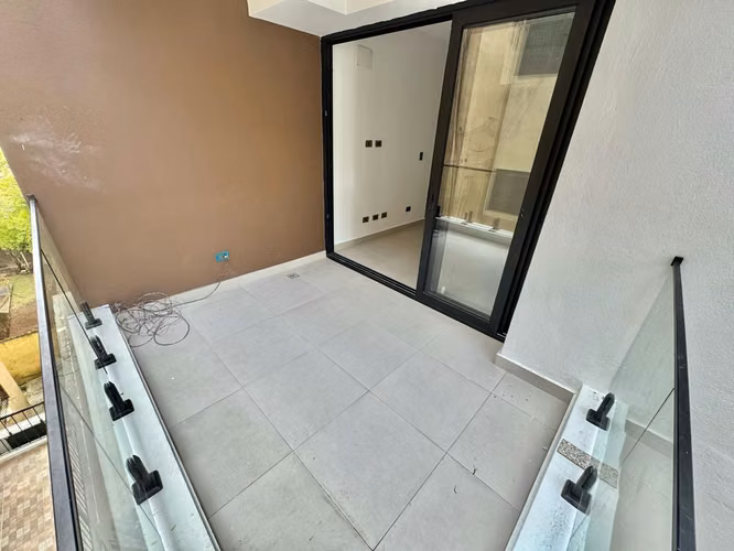 Apartamento Nuevo de 70 m² en Evaristo Morales | Estudio Convertible | US$180,000