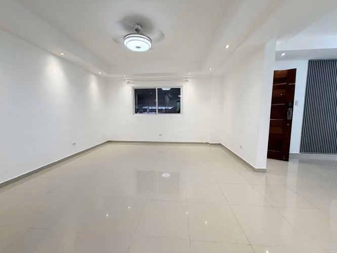 APARTAMENTO EN VENTA DE 3 HABITACIONES EN LOS RESTAURADORES