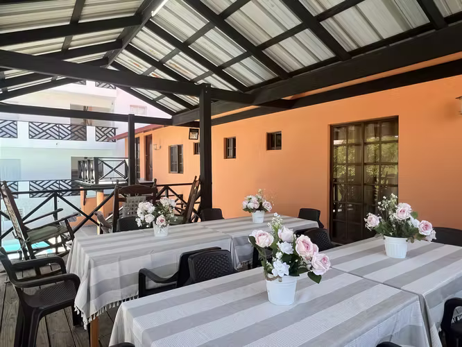 SE VENDE VILLA COMPLETA, EN ZONA PRIVADA, CAPACIDAD PARA 43 PERSONAS - Imagen 8
