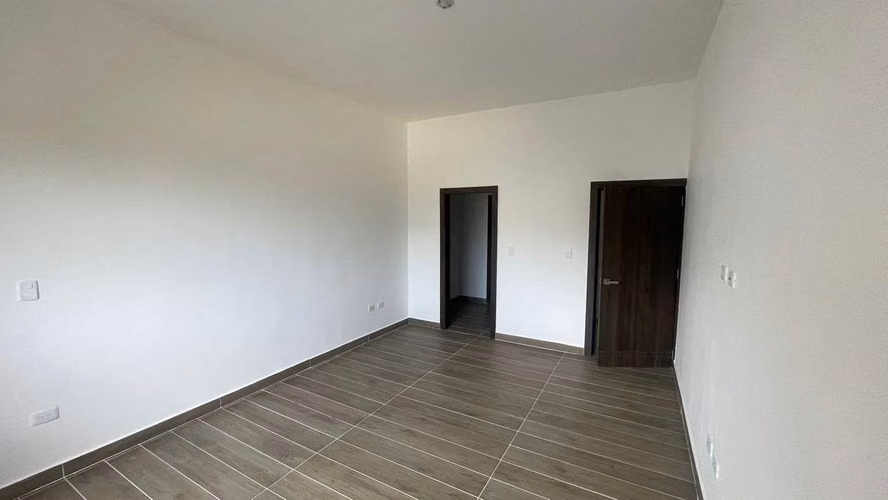 Apartamento cerca de todo en Evaristo Morales - Imagen 3